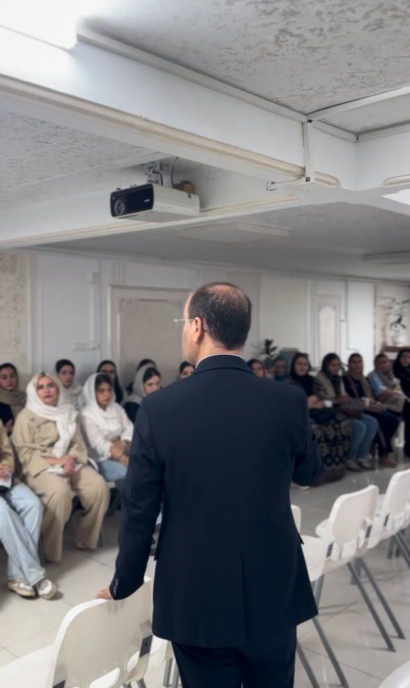 کارگاه آموزشی اولیا کودکستان و پایه اول مدرس آقای دکتر جاوید نسب