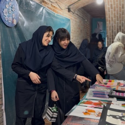 نمایشگاه نقش هنر دانش آموزان ثنا