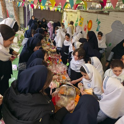 جشنواره غذا و دست سازه های خلاق پایه ی  پنجم